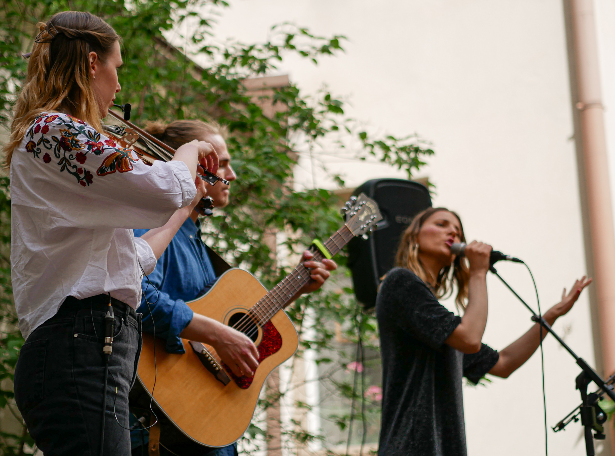 Stringbreakers Korkeavuorenkadun sisäpihalla