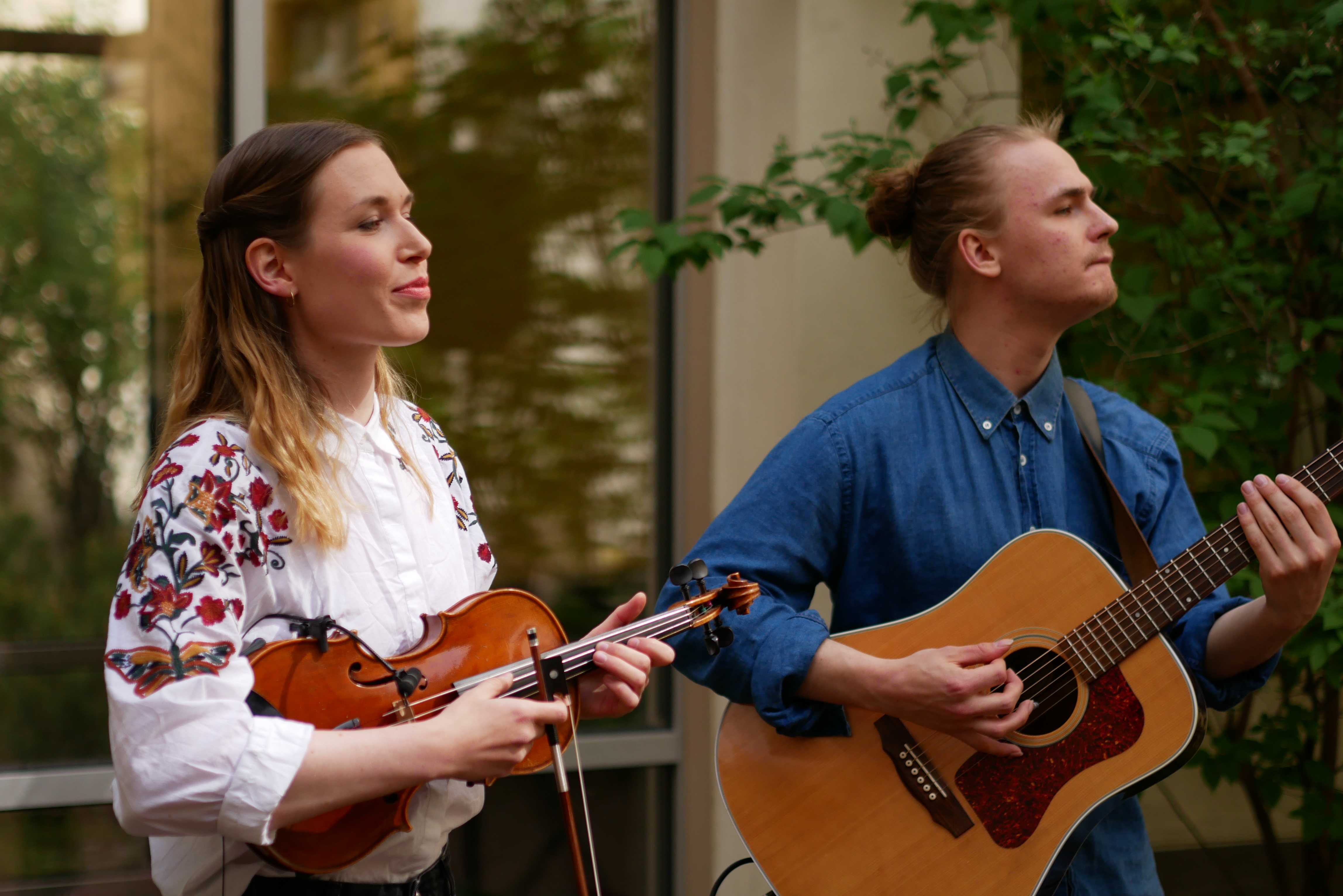 Akustinen hääbändi